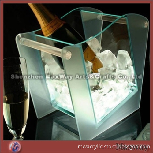 Calm and angular clear lucite/acrylic ice bucket with handle